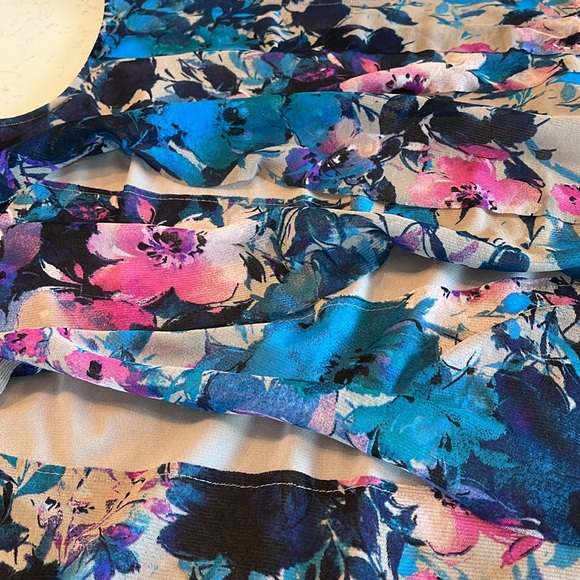 Dana Bachman Woman’s Sleeveless Top - Picture 7 of 7